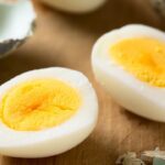 Jajko przepiórcze ugotowane na twardo