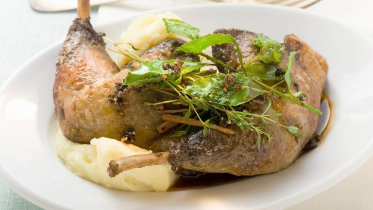 Gotowana gęsina. Ile gotować mięso z gęsi?