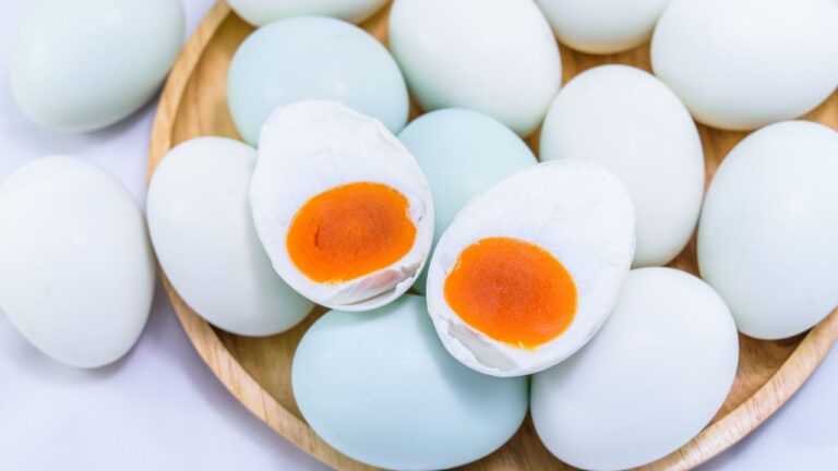 Ugotowane na twardo jajka kaczki