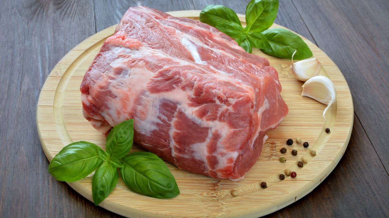 Karkówka wieprzowa - z tego mięsa przygotowujemy baleron