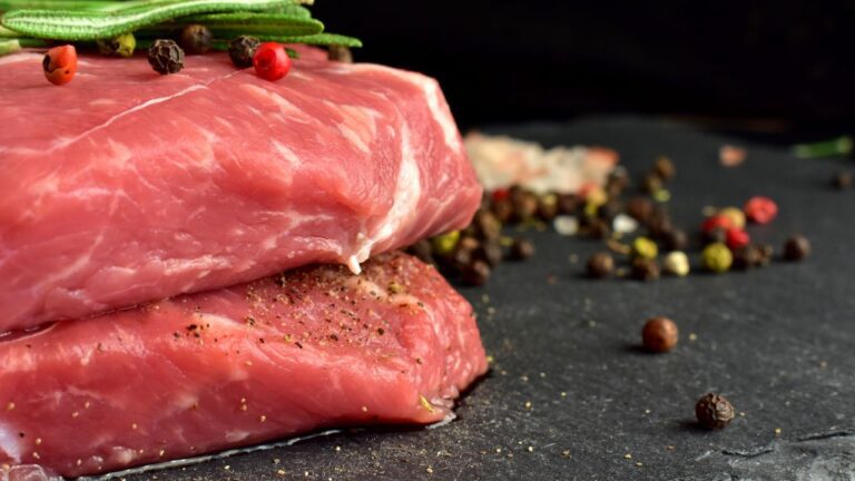 Mięso wołowe wymaga długiego gotowania
