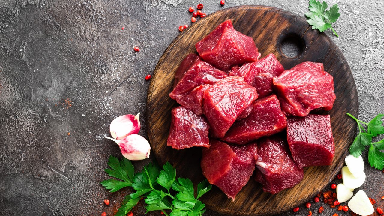 Wołowina pokrojona w kostkę na gulasz