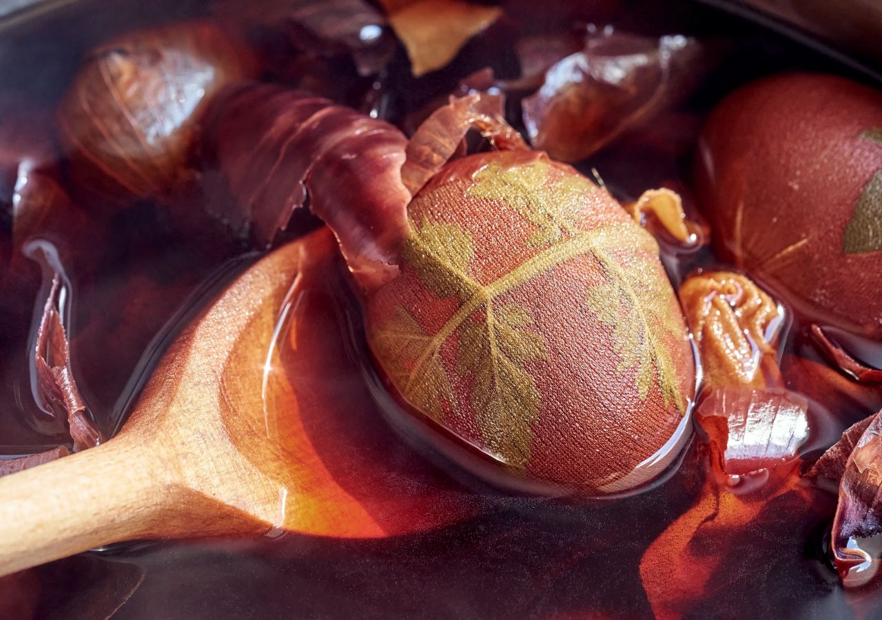 Farbowanie pisanek we wzorki