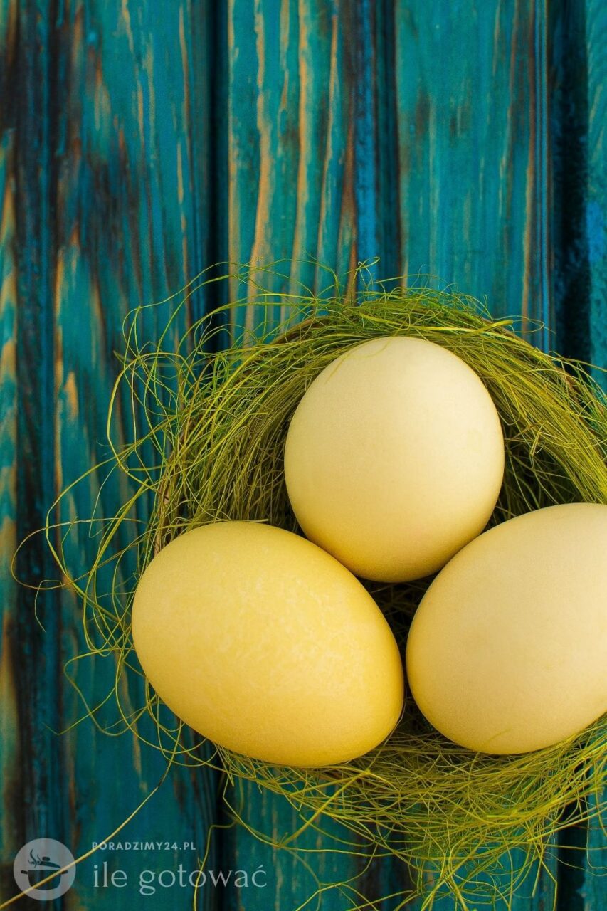 Dzięki farbowaniu jajek kurkumą otrzymamy piękne, ekologiczne pisanki
