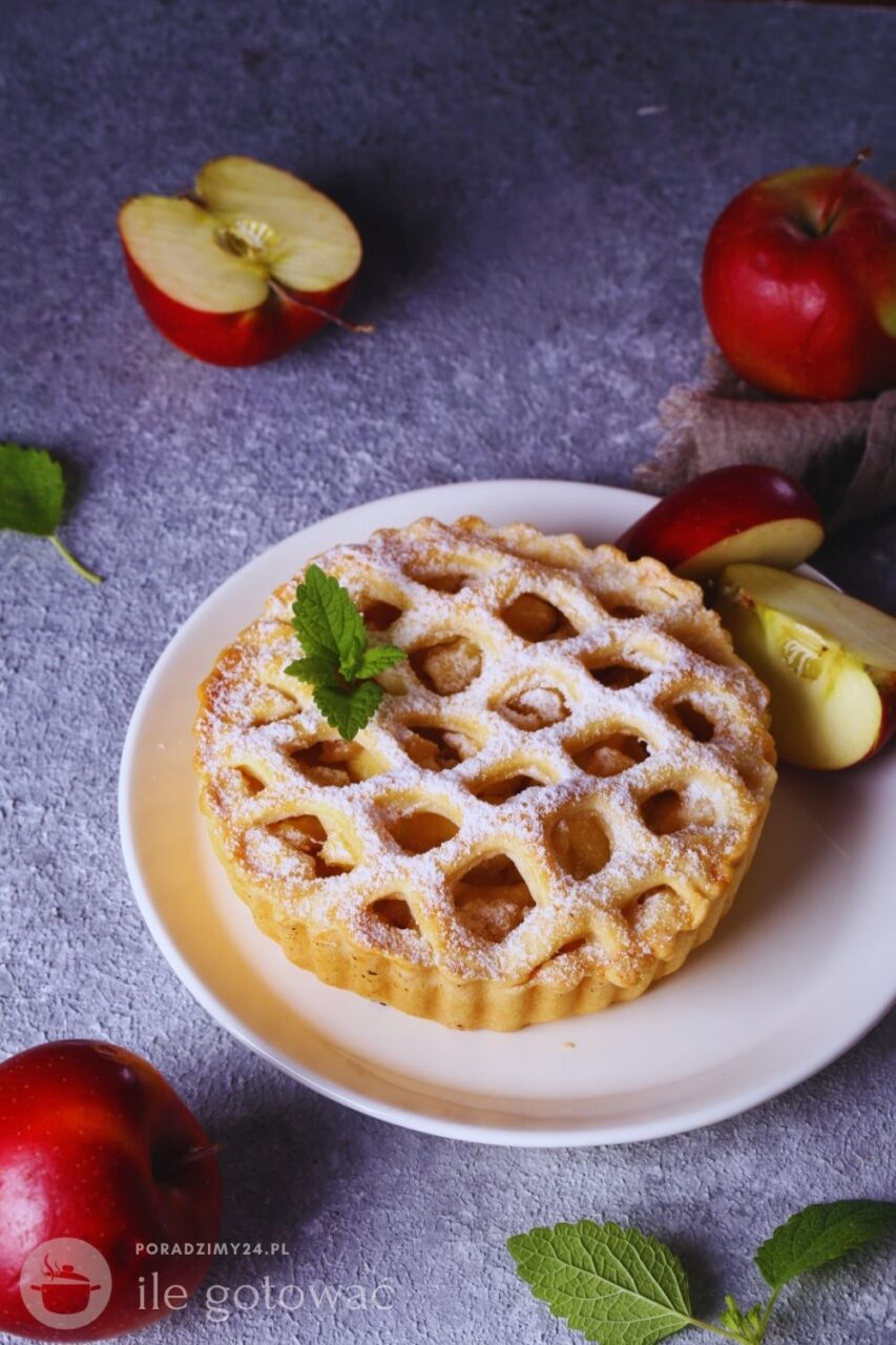 Szarlotka z duszonymi jabłkami