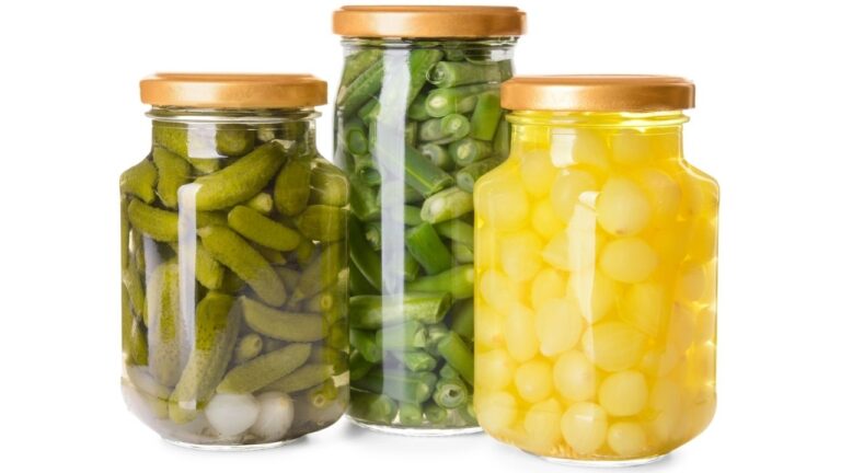 Kiszone warzywa w słoikach