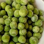 Mrożony groszek w filiżance